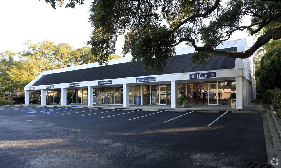 Primary Photo Of 426 W Coleman Blvd, Mount Pleasant Storefront For Lease