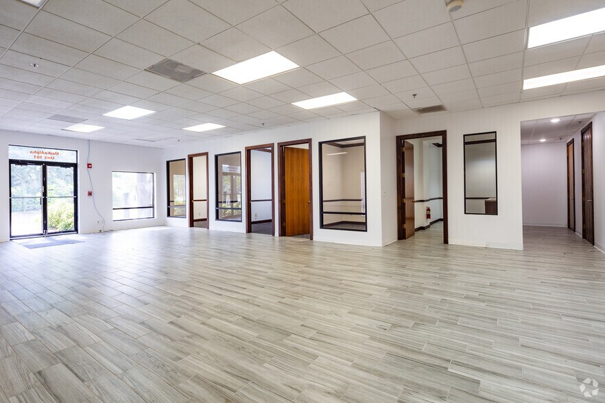 More Photos Of 13800 Park Blvd, Seminole Office For Lease