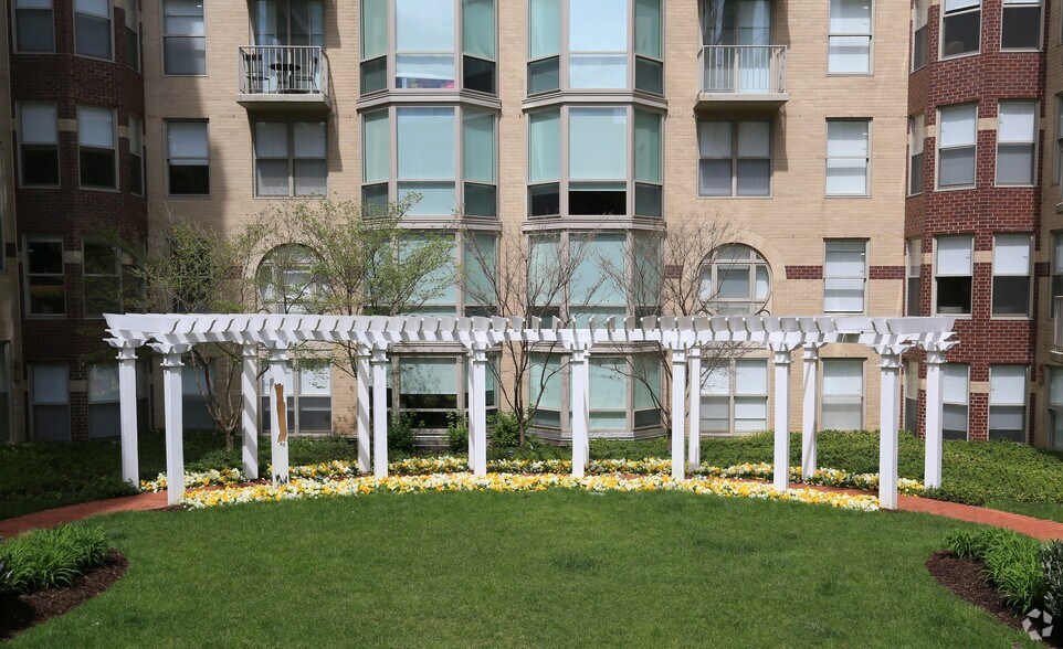 More Photos Of 425 8th St NW, Washington Apartments For Lease