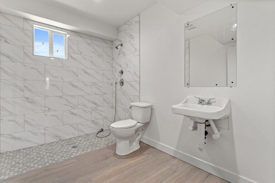 More Photos Of 707 W 80th St, Los Angeles Apartments For Sale