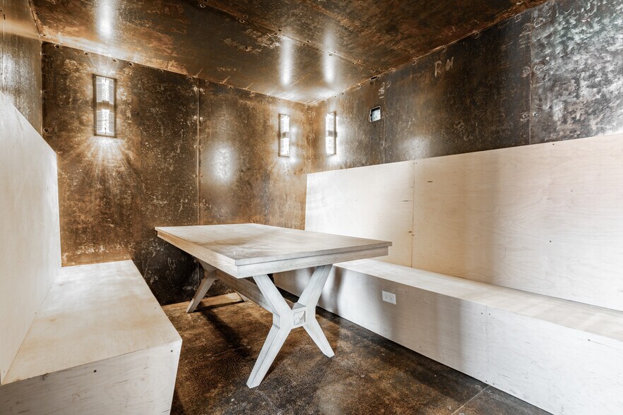 More Photos Of 2506 E Washington St, Indianapolis Storefront Retail Office For Sale