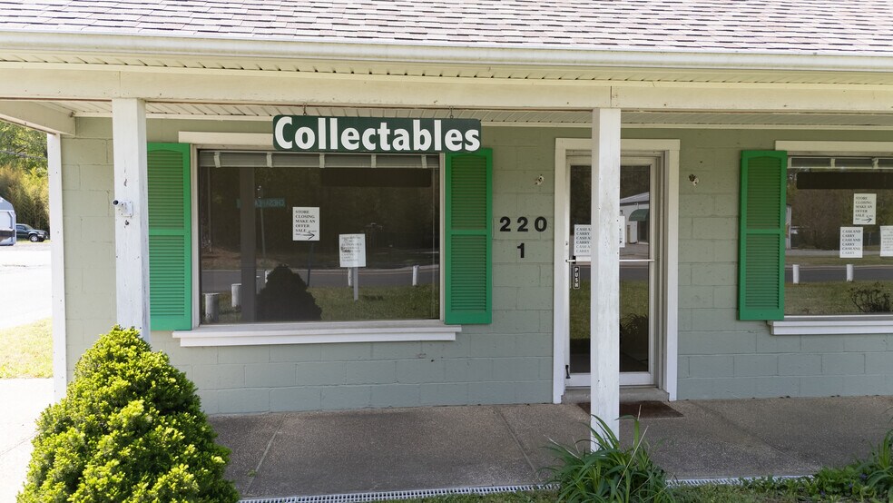 More Photos Of 220 Chesapeake Dr, White Stone Office For Sale