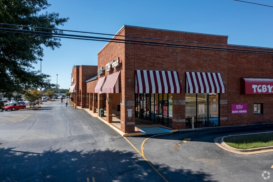 More Photos Of 2-92 McFarland Blvd, Northport Unknown For Lease