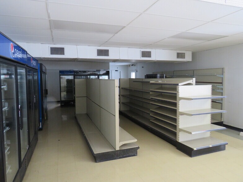 More Photos Of 256 Jackson Ave, Bradford Storefront For Sale