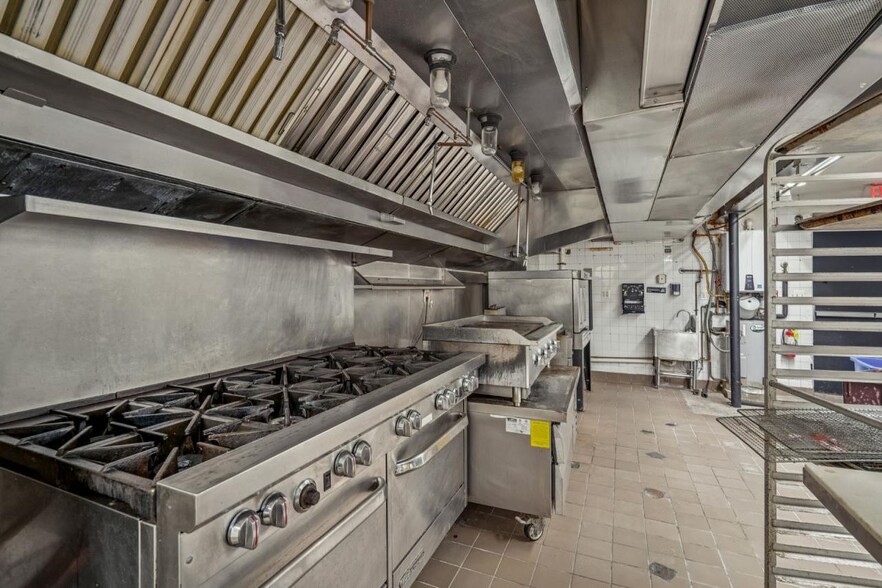 More Photos Of 1336 U St NW, Washington Bar For Sale