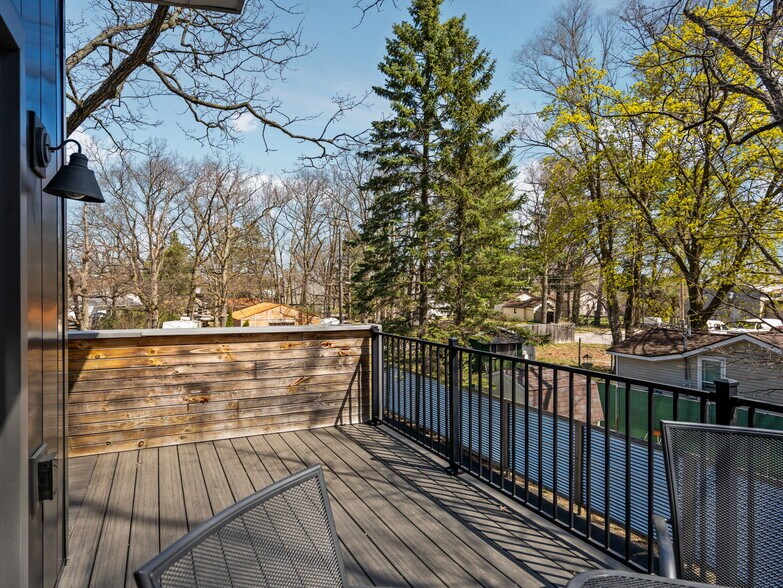 More Photos Of 1323 Cass St, Traverse City Flex For Sale