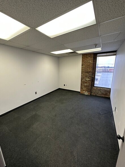 More Photos Of 4790 Crittenden Dr, Louisville Office For Lease