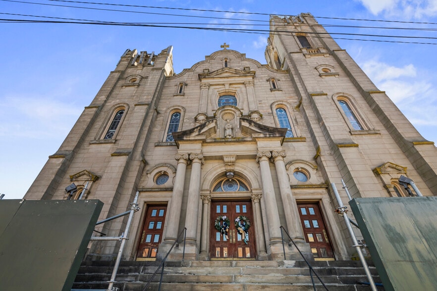 More Photos Of 21 State St, Oil City Specialty For Sale