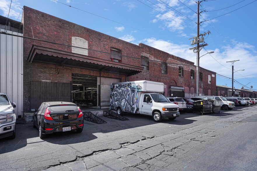 More Photos Of 710-734 E 62nd St, Los Angeles Warehouse For Lease