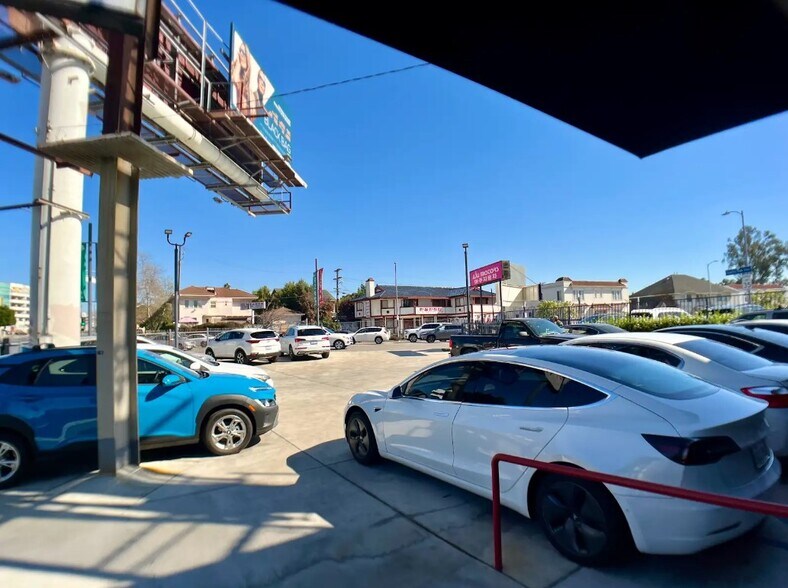 More Photos Of 3530 W Olympic Blvd, Los Angeles Storefront Retail Office For Lease