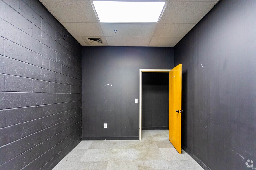 More Photos Of 465 Turnpike St, Canton Manufacturing For Lease