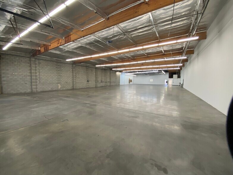 More Photos Of 8441-8443 Canoga Ave, Canoga Park Warehouse For Lease