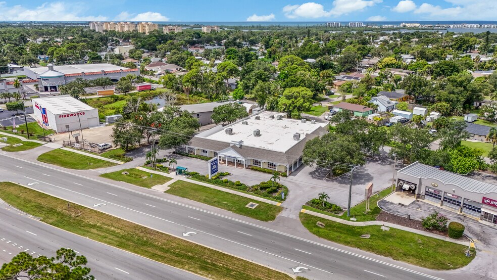 More Photos Of 8660 S Tamiami Trl, Sarasota Office For Sale