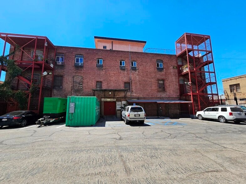 More Photos Of 718 Gladys Ave, Los Angeles Warehouse For Lease