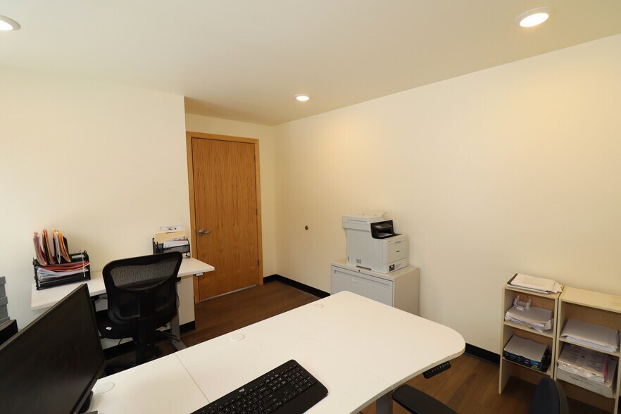 More Photos Of 257 Manypenny Ave, Bayfield Office For Lease