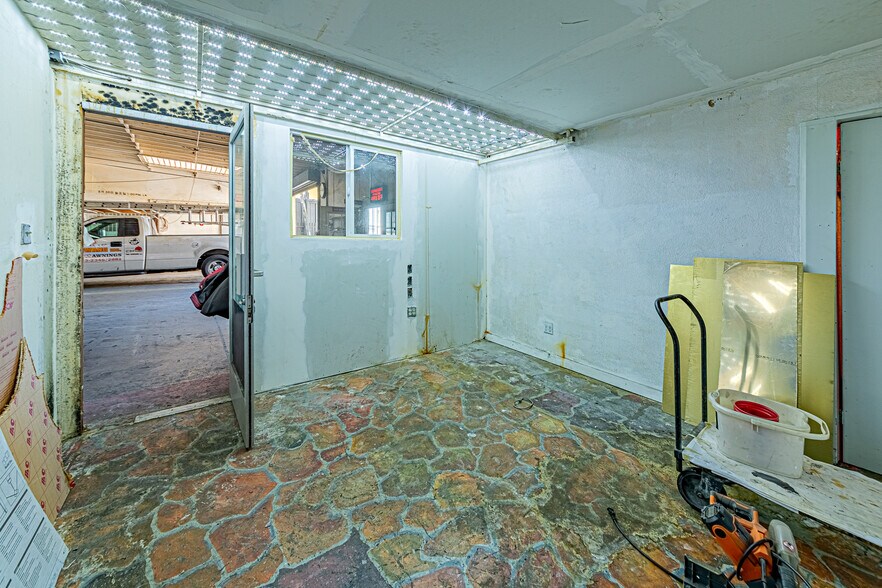 More Photos Of 4922 S Figueroa St, Los Angeles Storefront For Sale