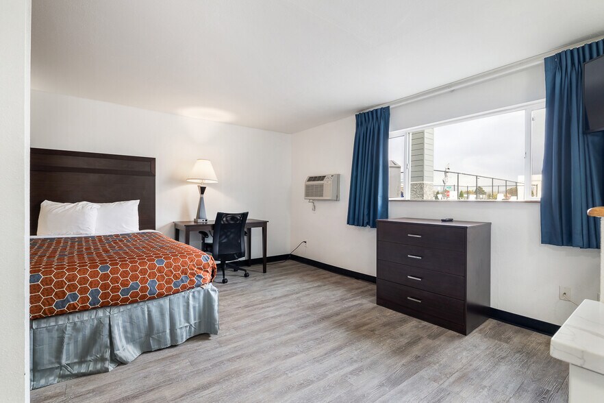 More Photos Of 321 N Johnson St, Kennewick Hotel For Sale