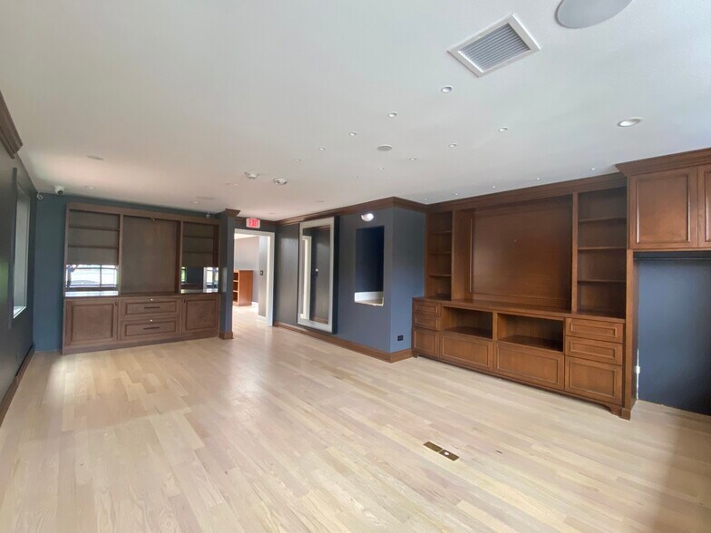 More Photos Of 33 E 1st St, Hinsdale Storefront Retail Residential For Sale