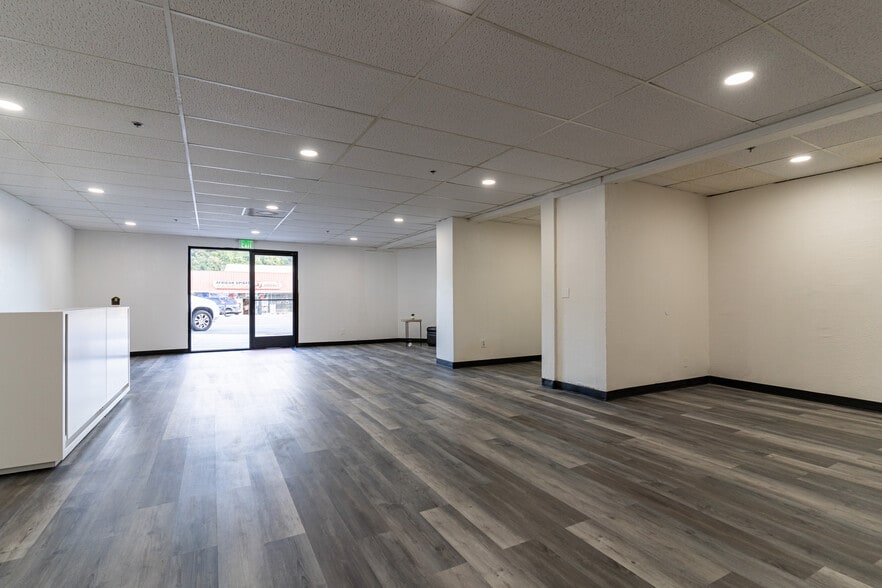 More Photos Of 6172-6196 University Ave, San Diego Unknown For Lease