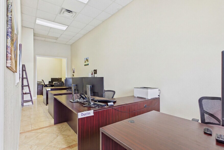 More Photos Of 1010 NE 9th St, Cape Coral Office For Sale