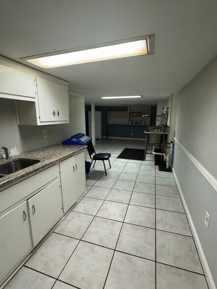 More Photos Of 137 Franklin St, Clarksville Flex For Lease