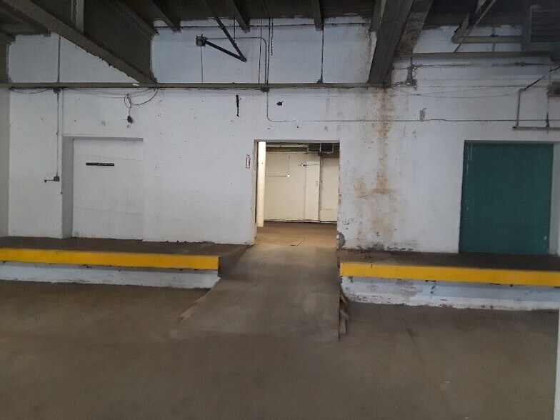 More Photos Of 100-10 91st Ave, Richmond Hill Service For Lease