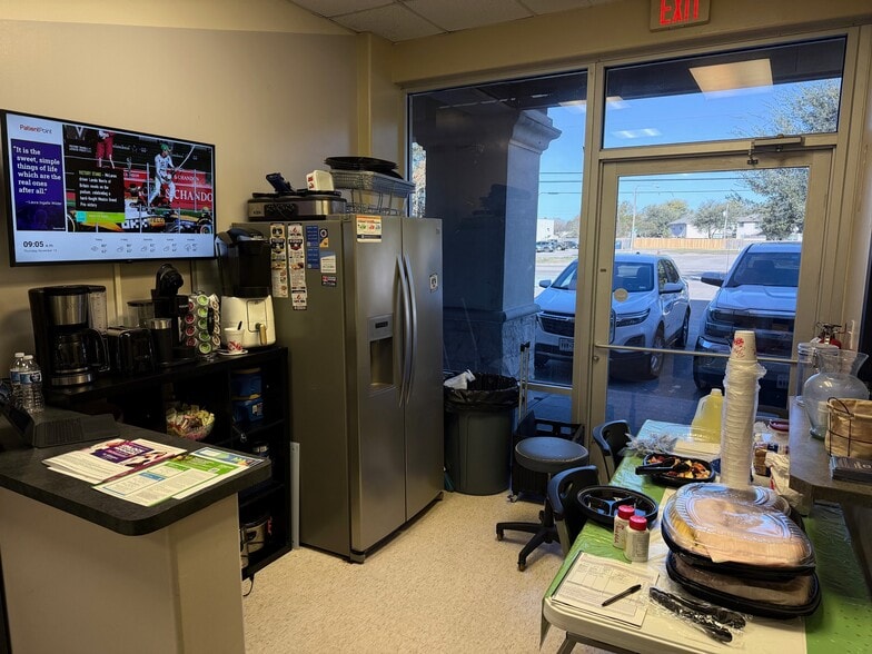 More Photos Of 660-688 Fm-517, Dickinson Unknown For Lease