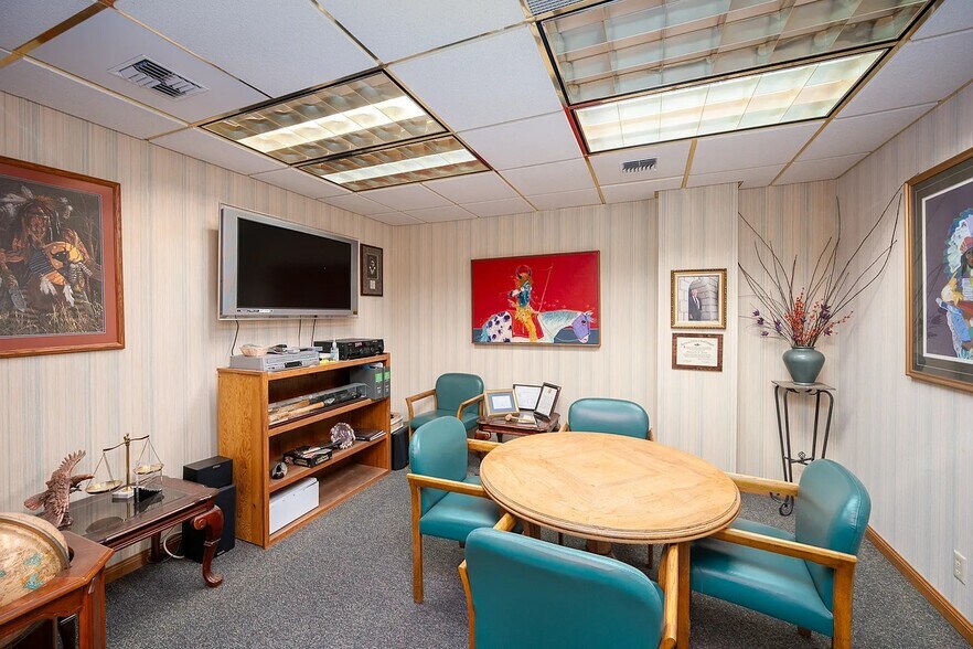 More Photos Of 100 E Broadway Ave, Moses Lake Office For Lease