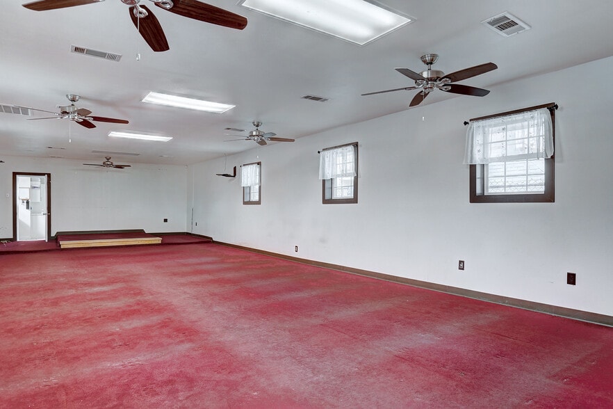 More Photos Of 2607 E 5th St, Austin Religious Facility For Sale