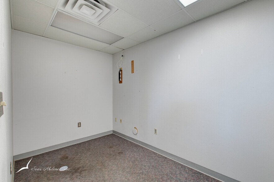 More Photos Of 3981 Ridgemont Dr, Abilene Storefront Retail Office For Sale