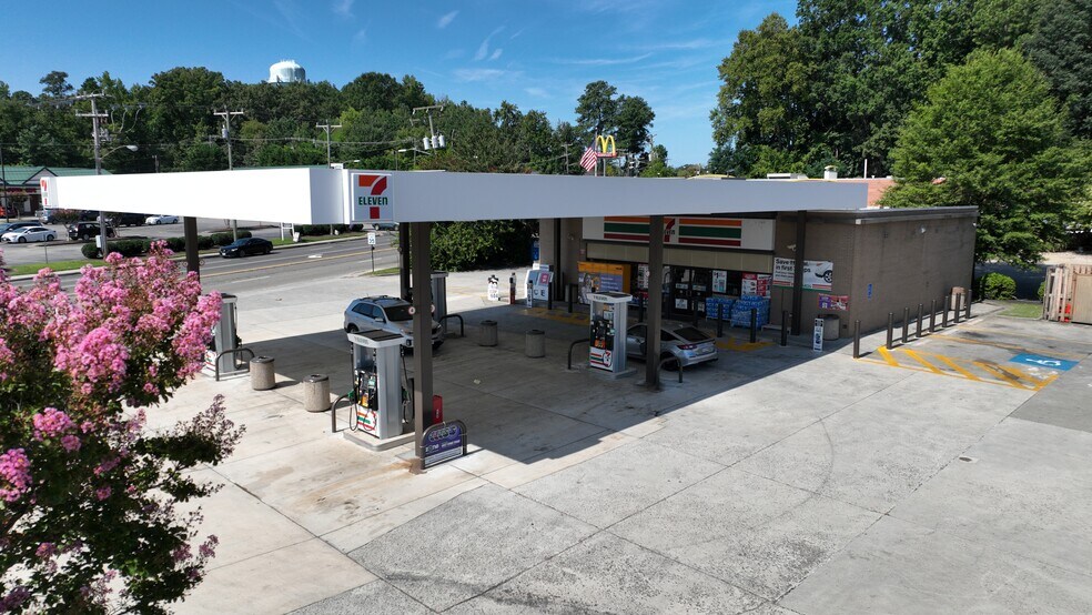 Primary Photo Of 6824 Forest Hill Ave, Richmond Service Station For Sale