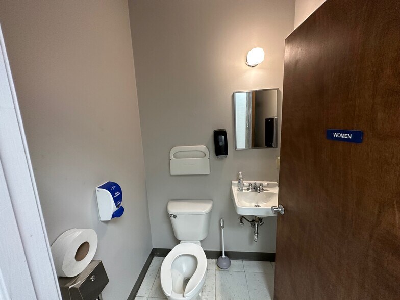 More Photos Of 4286-4362 Delp St, Memphis Warehouse For Lease