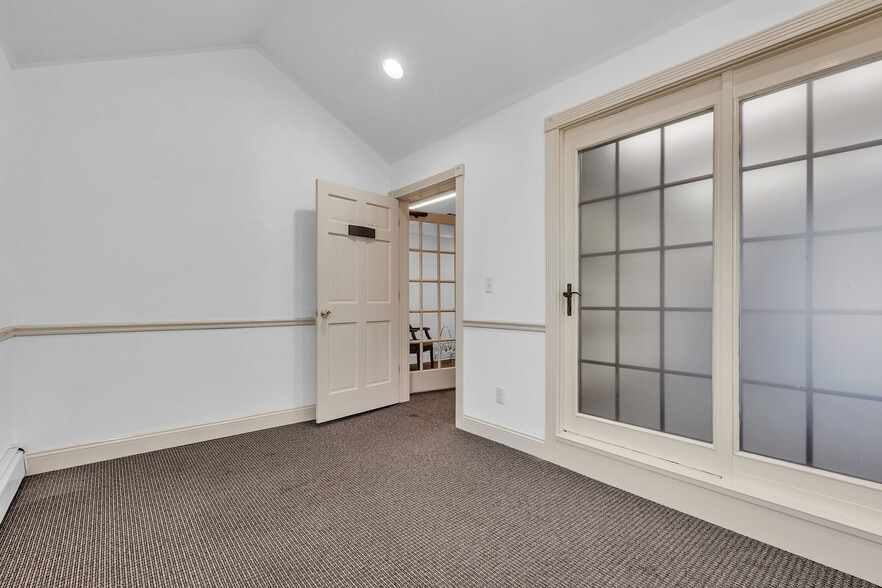 More Photos Of 570 Yonkers Ave, Yonkers Office For Lease