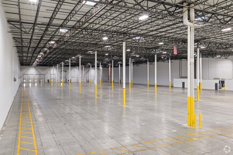 More Photos Of 25 Colony Rd, Jersey City Warehouse For Lease