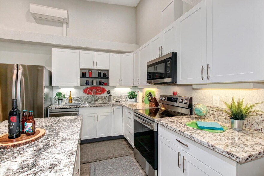 More Photos Of 1409-1411 Victorian Aly, Sacramento Apartments For Sale