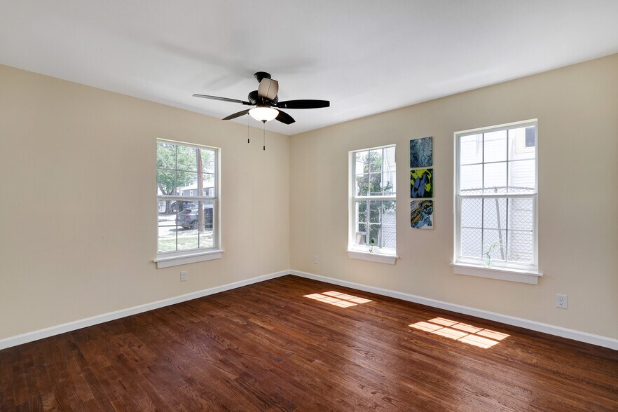 More Photos Of 834 W Russell Pl, San Antonio Apartments For Sale