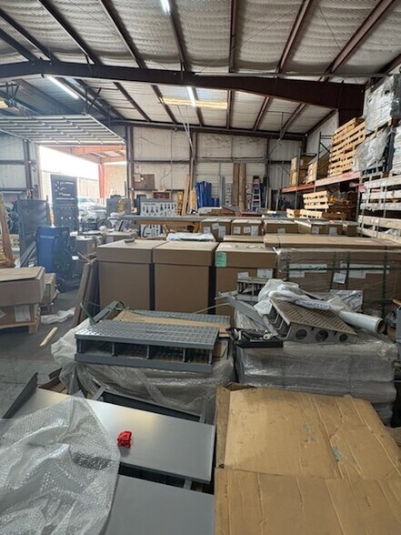 More Photos Of 2805 Singleton St, Rowlett Distribution For Lease