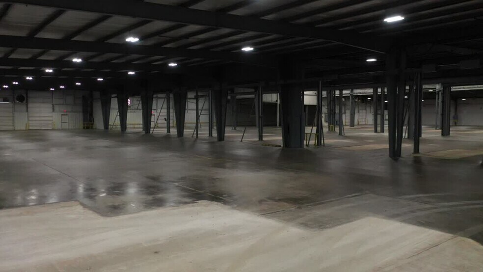 More Photos Of 600 S Loop 485, Gladewater Manufacturing For Lease