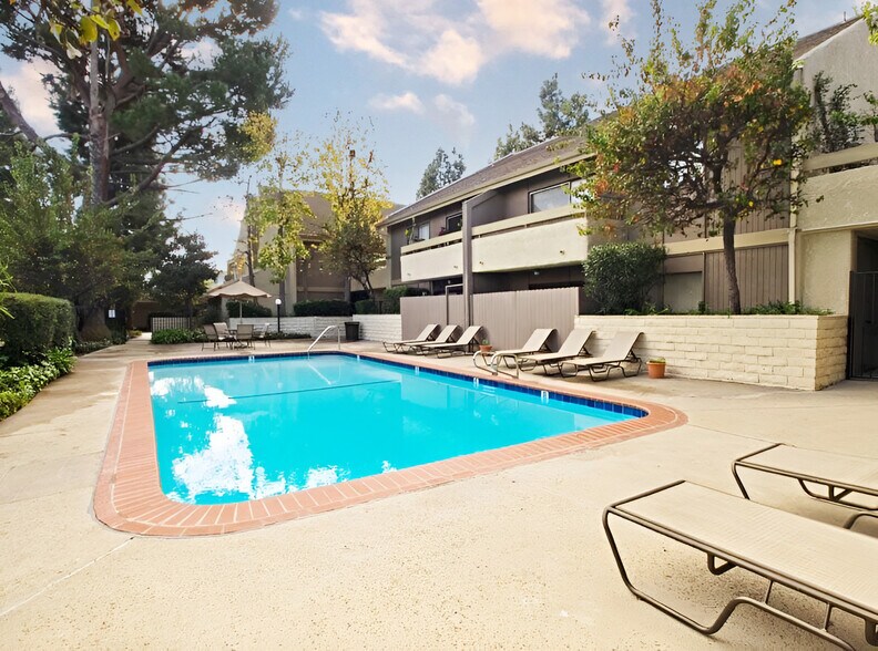 Primary Photo Of 4908-4930 Coldwater Canyon Ave, Sherman Oaks Apartments For Sale