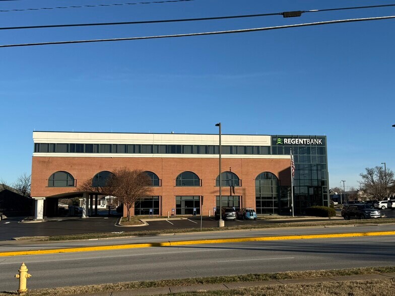 More Photos Of 3271 E Battlefield St, Springfield Office For Lease