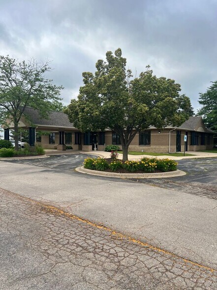 More Photos Of 6825 Weaver Rd, Rockford Funeral Home For Sale