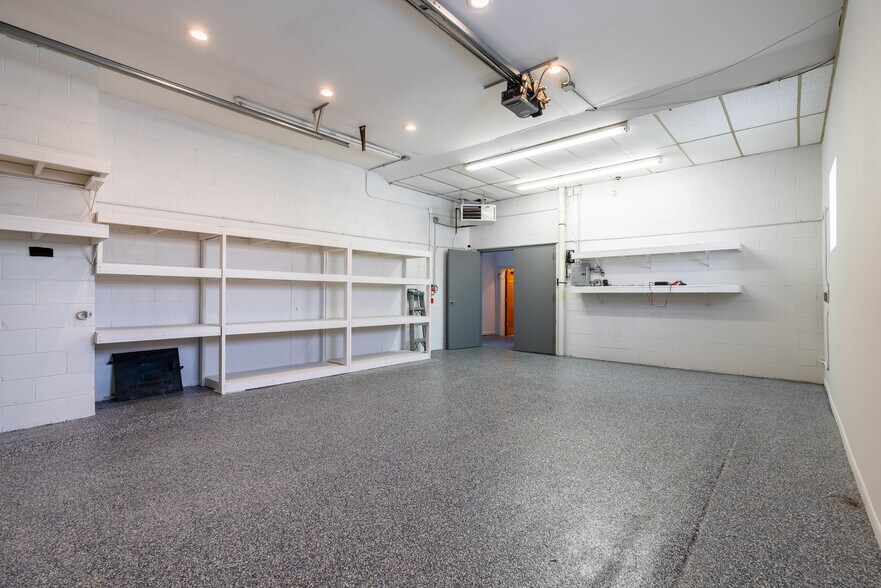 More Photos Of 6135 N Elston Ave, Chicago Office Residential For Sale