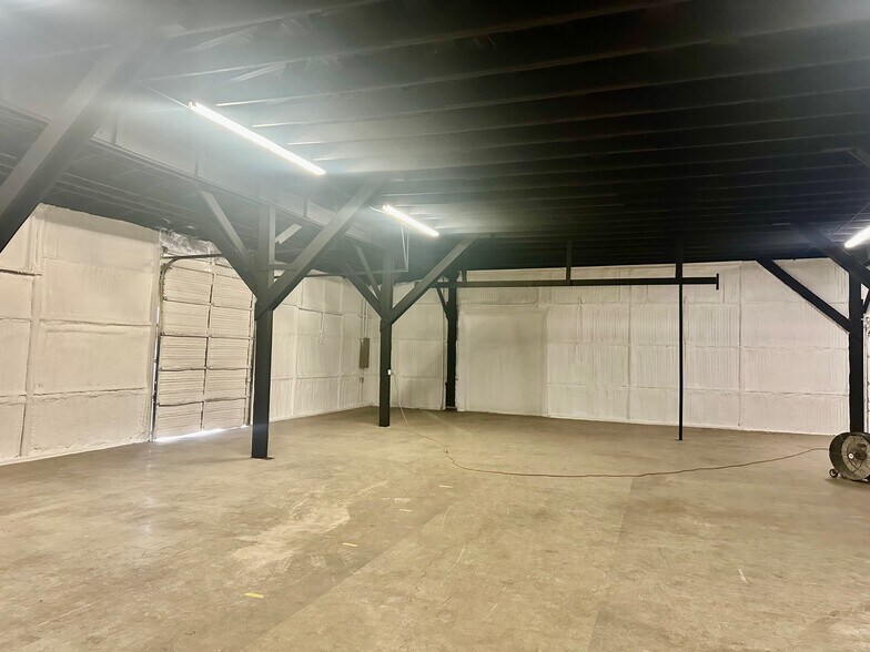 More Photos Of 200-232 W New Braunfels St, Seguin Warehouse For Lease