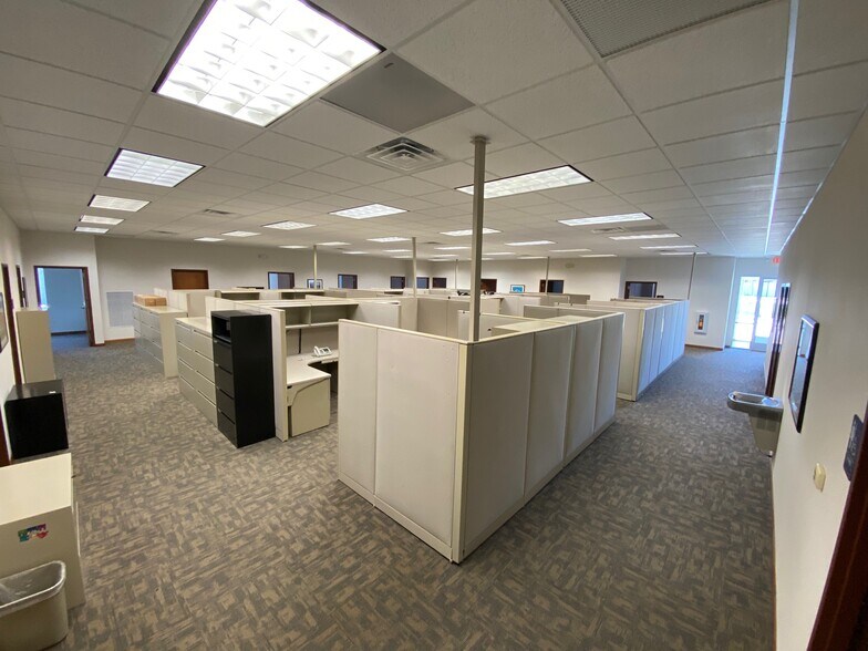 More Photos Of 3189 Voyager Dr, Green Bay Office For Sale