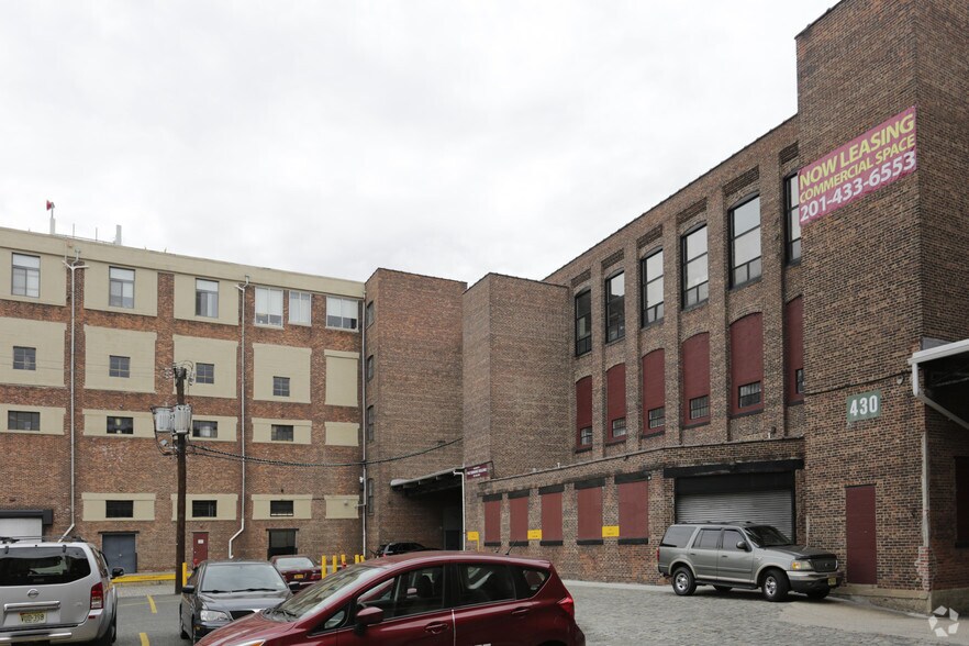 More Photos Of 430 Communipaw Ave, Jersey City Warehouse For Lease
