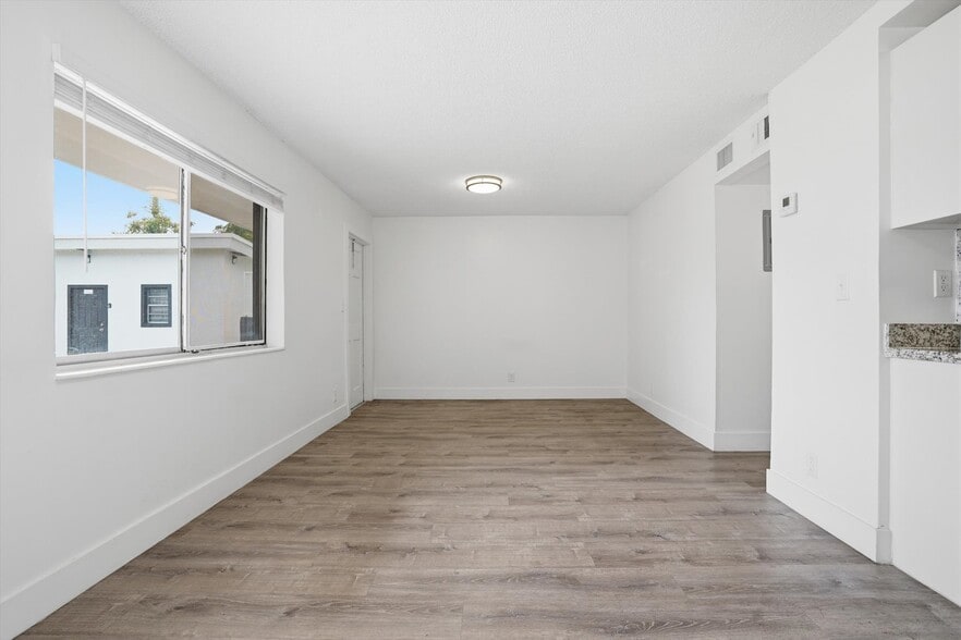 More Photos Of 2325-2331 Arthur St, Hollywood Apartments For Sale