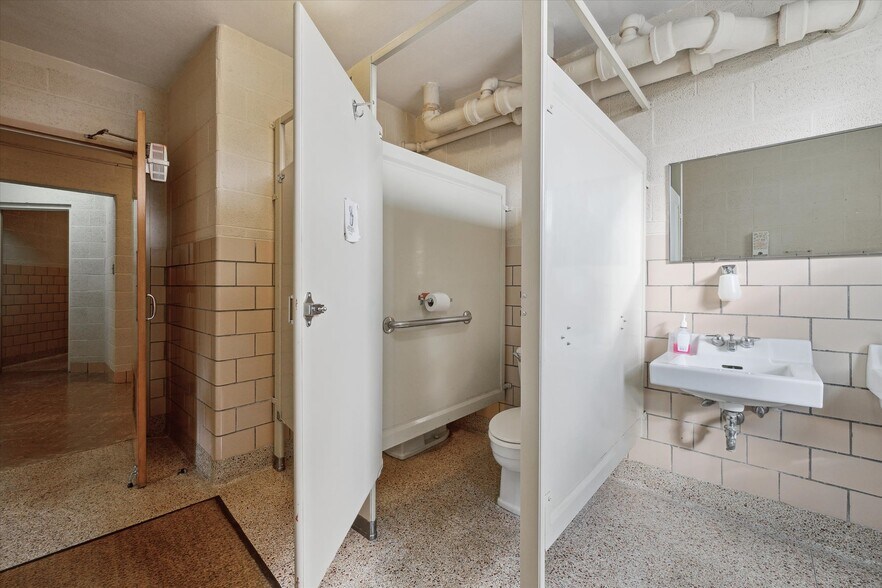 More Photos Of 725 Navarre Ave, Toledo Religious Facility For Sale