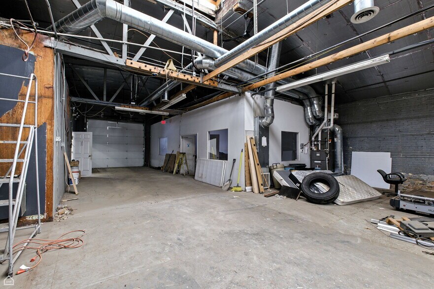 More Photos Of 4234 N Pulaski Rd, Chicago Warehouse For Lease