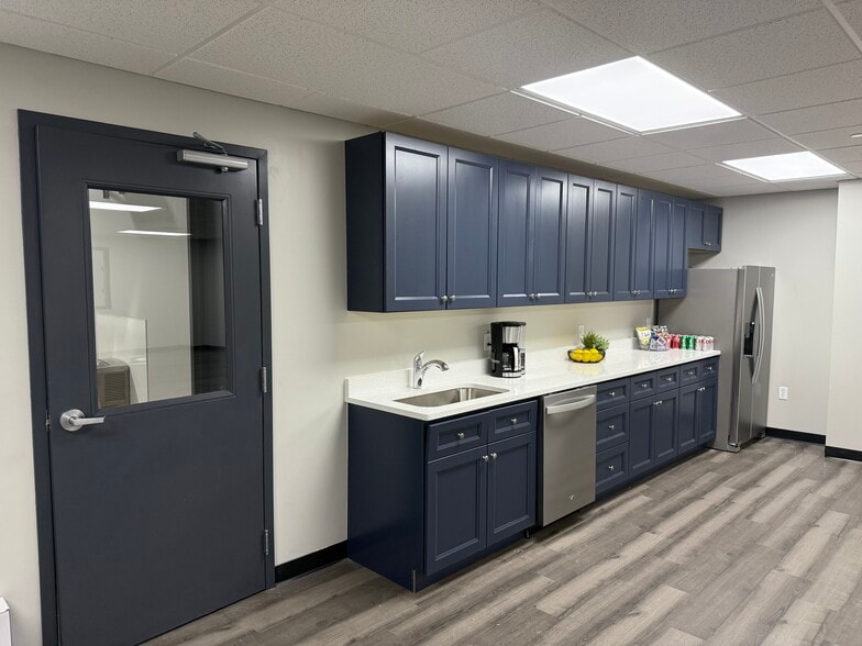 More Photos Of 1410-1440 N Vandemark Rd, Sidney Warehouse For Lease