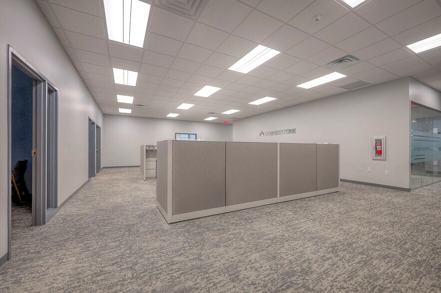 More Photos Of 5821 NW 72nd St, Kansas City Office For Lease
